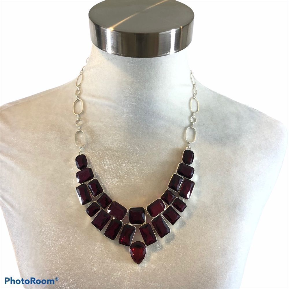 NWOT‎ Silver and Deep Red Fauceted Gem Necklace